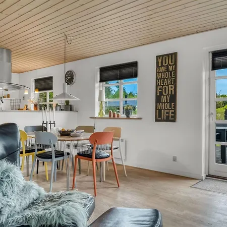 Christina - 300m To The Fjord By Interhome Feriehus *